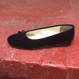 Black ballet flats